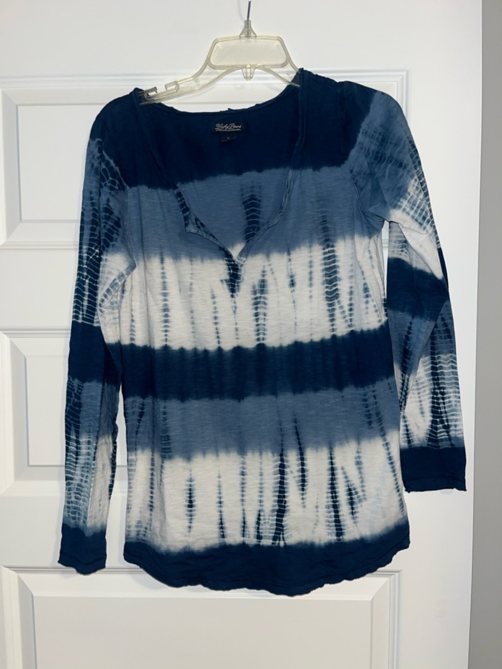 Lucky Brand Jeans Tie Dye T blue white boho size Large split neck raw seams